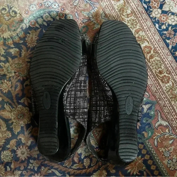 GUC Anne Klein AK Sport sling back small wedge heel sandal/shoe, size 8. - Picture 5 of 10